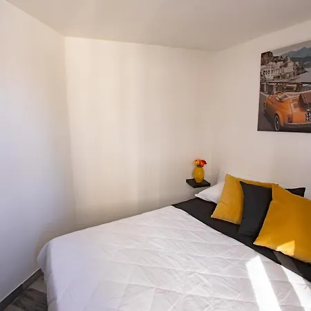 アパート Donna Carmen *