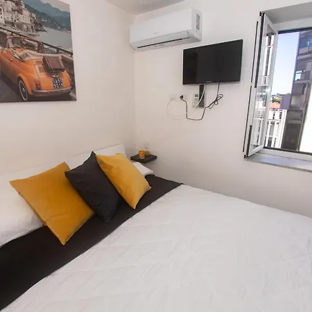 Donna Carmen * ナポリ